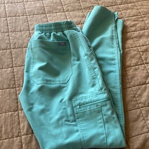 FIGS YOLA Skinny Scrub Pants. XXSP